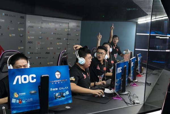 正在悄然崛 正在悄然崛