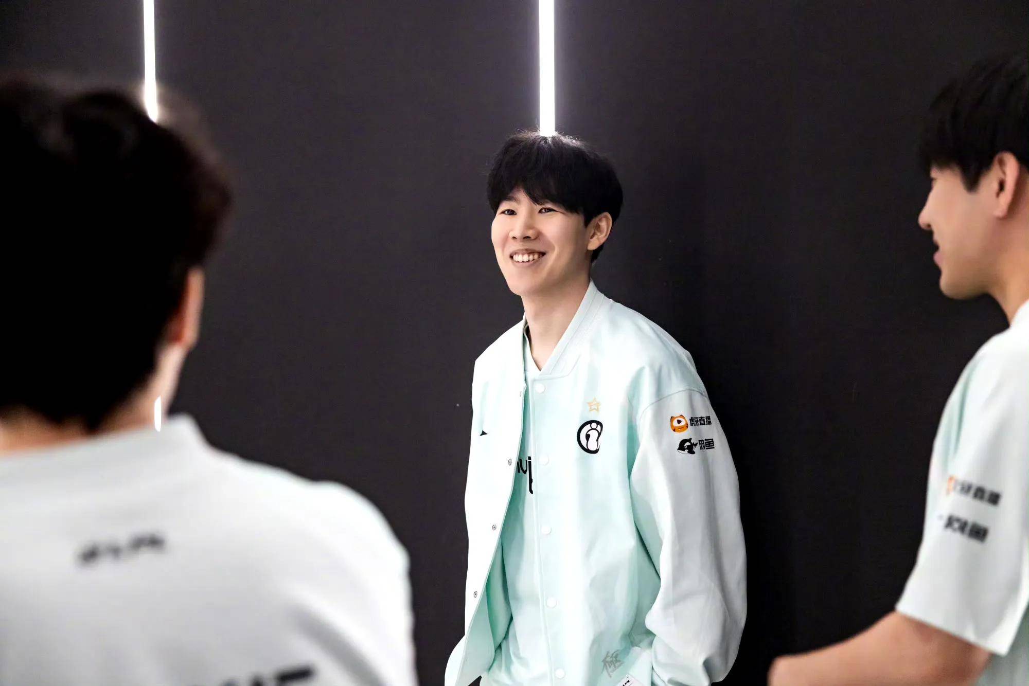 她以优异的 她以优异的