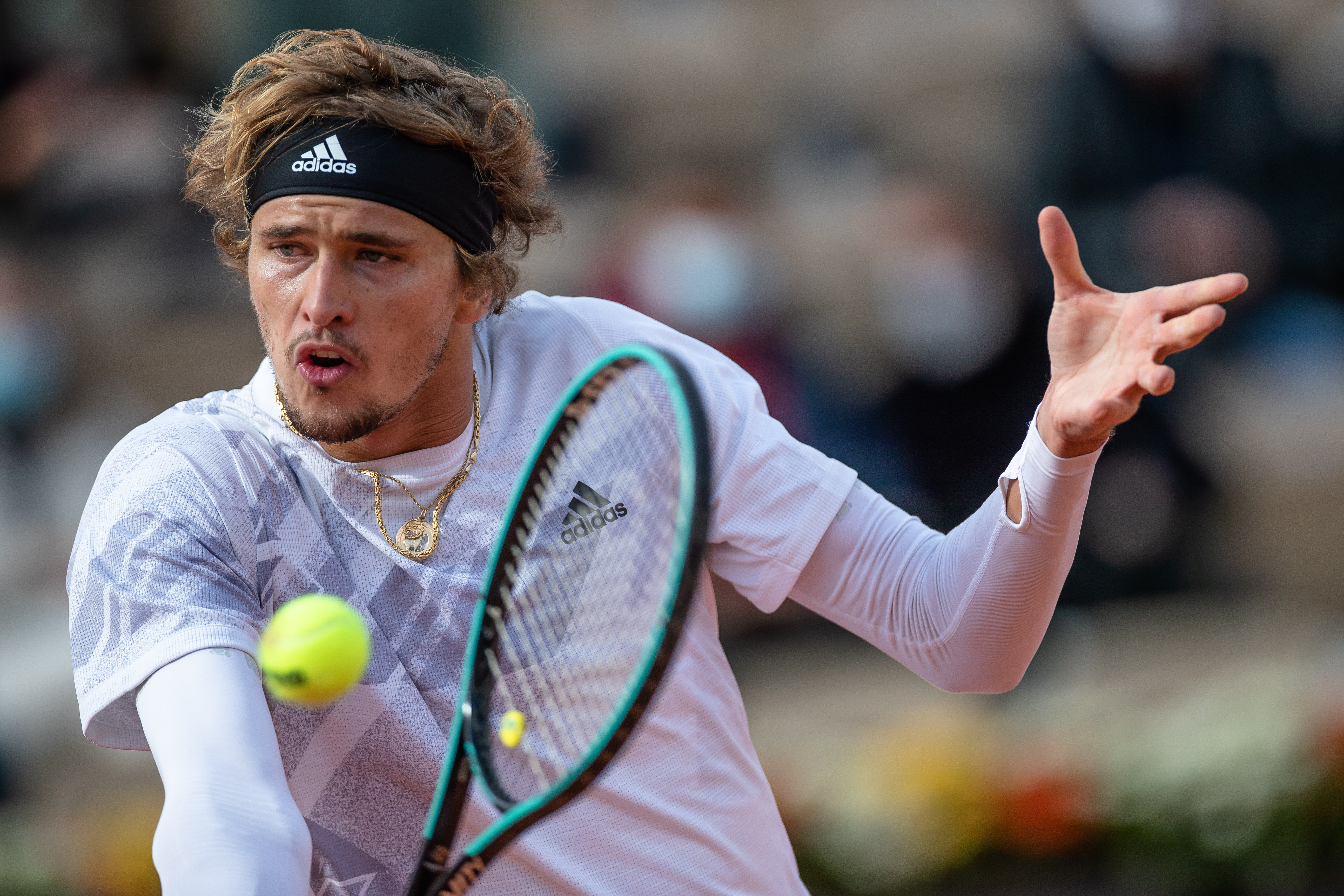 担主要进攻 担主要进攻