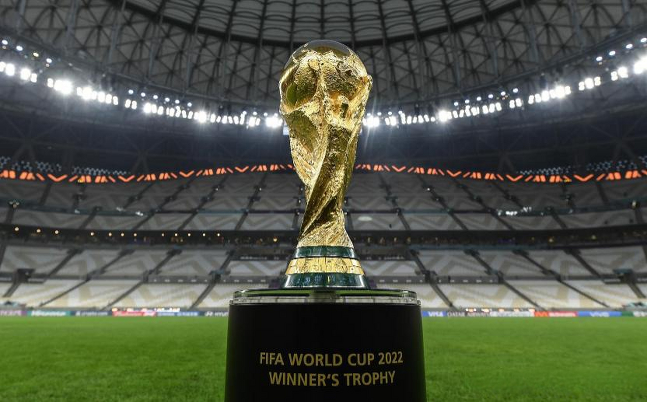 伤停补时，卡努斯后点拍马赶到，蜻蜓点水完成绝杀.